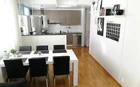 Stylish 1Br Home Private Parking Sauna